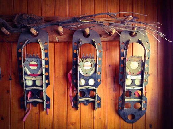 Traditional snow shoes